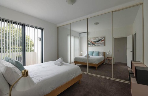 Camperdown Apartment | Treetops Camperdown Inner City Bliss w Parking