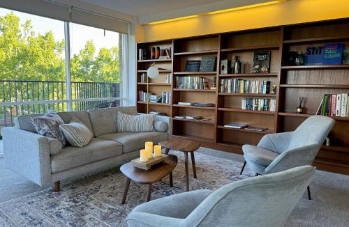 Toorak Apartment | Treetops in Toorak 2br midcentury entire apartment
