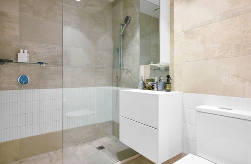 Collingwood Apartment | Trendy Stay at the Oxford on Stanley