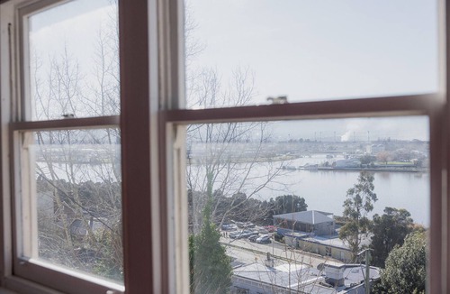 Trevallyn Apartment | Trevallyn Retreat with River Views