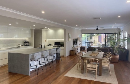 Trigg House | TRIGG BEACH HOUSE-Heated Pool-200m walk to Beach
