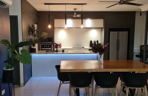 The Gardens House | Tropical 4 BDR Townhouse in the Gardens/Secure Parking, Spa