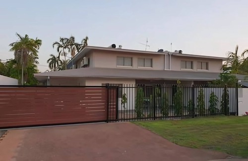 The Gardens House | Tropical 4 BDR Townhouse in the Gardens/Secure Parking, Spa