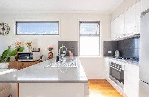Glenroy House | Tropical Glenroy Home with Balcony & Parking