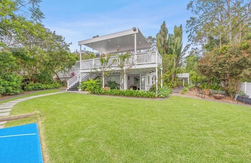 Ashmore House | Tropical Oasis Heated Spa, Pool and Huge Decks