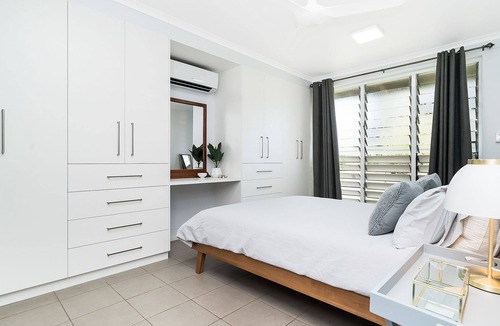 Jingili House | Tropical Retreat, Beautiful Pool & Aircon!