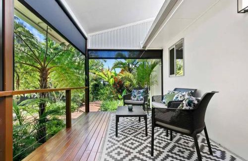Point Vernon House | Tropical Retreat with BBQ Deck by Custom Bnb Hosting