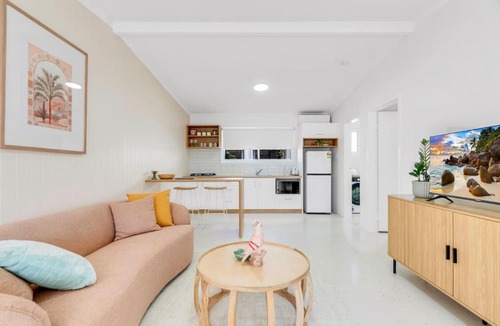 Cairns North Apartment | Tropicana Boutique Hotel - 5