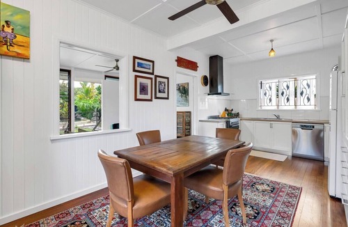Edge Hill Cottage | Tropicana Cottage Eclectic Poolside Haven near CBD
