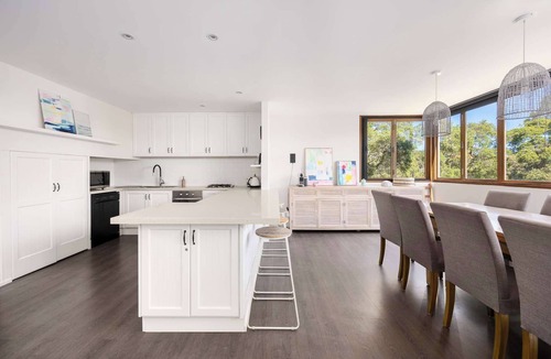 Sorrento House | Tuckey Terrace | Heated Pool, Spa Bay Views & Pets