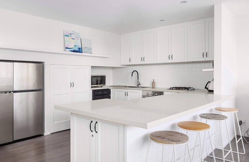 Sorrento House | Tuckey Terrace | Heated Pool, Spa Bay Views & Pets