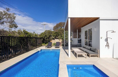 Sorrento House | Tuckey Terrace | Heated Pool, Spa Bay Views & Pets
