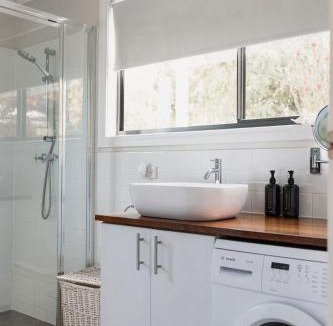 St Helens House | Tully Cottage - a home among the gum trees