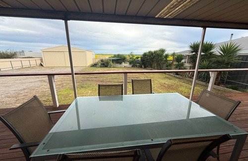 Para Wurlie House | Turton Escape - Short walk to Tavern and jetty!