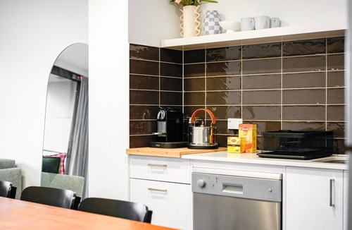 Abbotsford Apartment | Two Bedroom Retreat Opposite Victoria Park