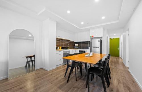 Abbotsford Apartment | Two Bedroom Retreat Opposite Victoria Park