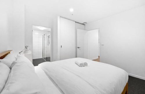 Abbotsford Apartment | Two Bedroom Retreat Opposite Victoria Park
