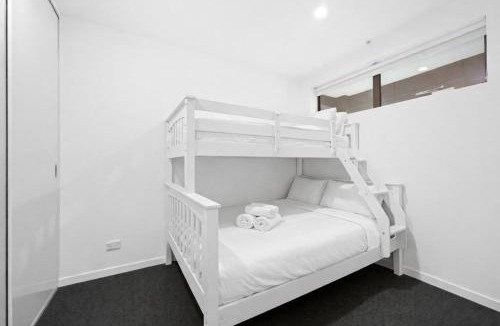 Abbotsford Apartment | Two Bedroom Retreat Opposite Victoria Park