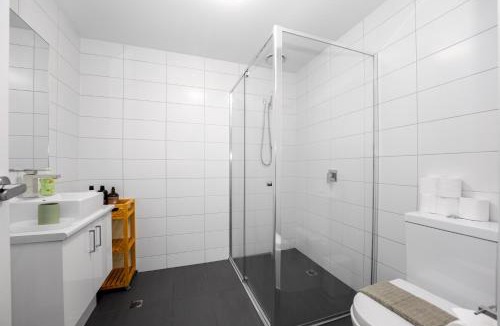Abbotsford Apartment | Two Bedroom Retreat Opposite Victoria Park