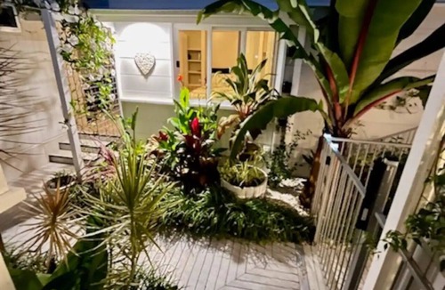 Diamond Beach House | Two Birds Retreat - Poolside Bungalow (Adult Only)
