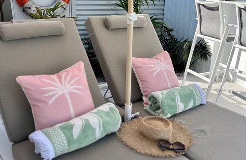 Diamond Beach House | Two Birds Retreat - Poolside Bungalow (Adult Only)
