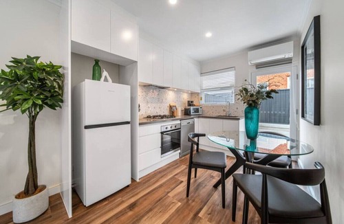 Mile End Apartment | Two Tea House—Contemporary Courtyard Comfort