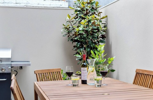 Albert Park Apartment | Two Terrific A+ Albert Park Apartments. 4BR. 2BTH.
