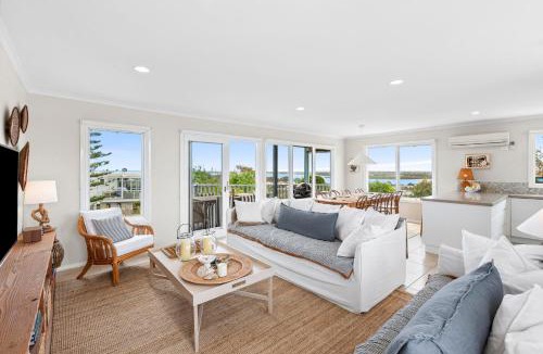 Ocean Grove House | Tyntynder Coastal Beach House with Panoramic Views and Stunning Sunsets