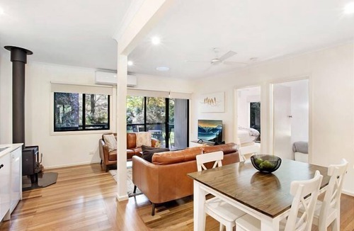 Bright Apartment | Tyntynder Garden Cottage 4