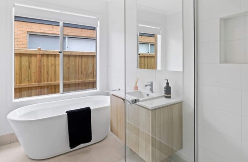 Torquay House | Ultimate Family Retreat on Rosella