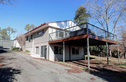 Armidale House | Ultimate Group Stay | Home Theatre & Games Area