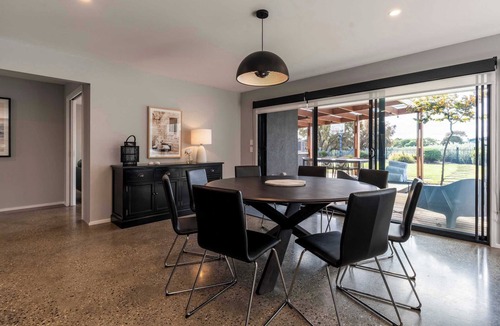 Torquay House | Ultimate Luxury family Home With Spa Pool