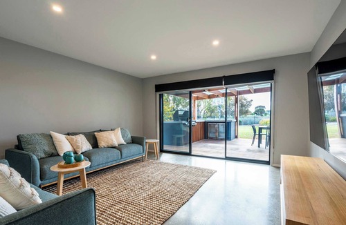 Torquay House | Ultimate Luxury family Home With Spa Pool
