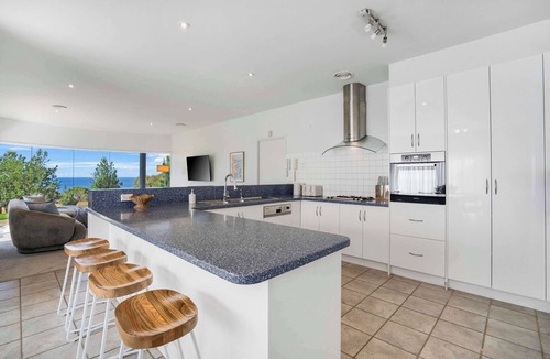 Jan Juc House | Ultimate Ocean Views - Pet Friendly sleeps 20