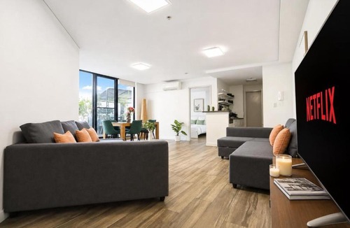 Ultimo Apartment | Ultimo NSW - 3 Bedroom Apartment with 1 Parking - NetFlix