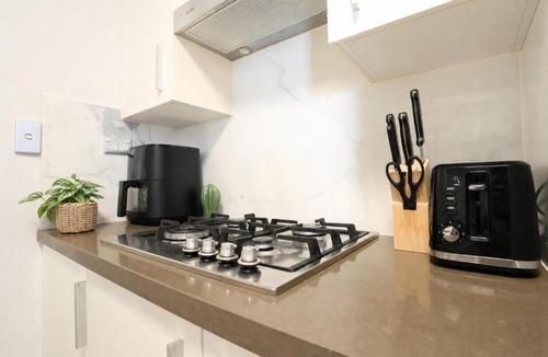 Ultimo Apartment | Ultimo NSW - 3 Bedroom Apartment with 1 Parking - NetFlix