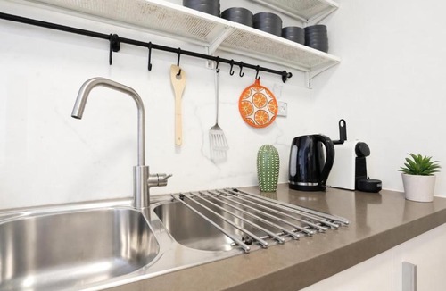 Ultimo Apartment | Ultimo NSW - 3 Bedroom Apartment with 1 Parking - NetFlix
