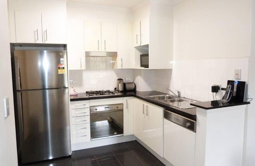 St. Leonards Apartment | Ultra Convenient Apartment HER09029