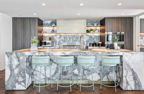 Port Melbourne House | Ultralux 4BD Penthouse + Views in Beachside Resort