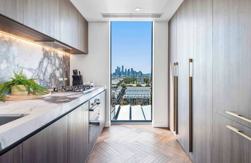 Port Melbourne House | Ultralux 4BD Penthouse + Views in Beachside Resort