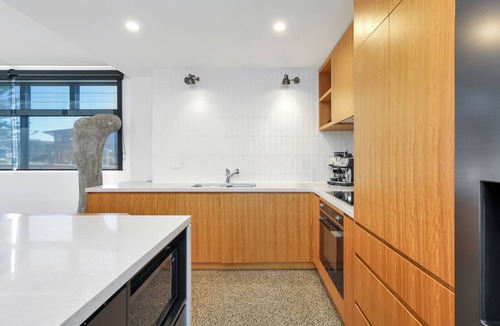 Umina Beach Apartment | Umina Beach-Front Luxury - Air-Con - Alfresco Dining + BBQ - Wi-Fi