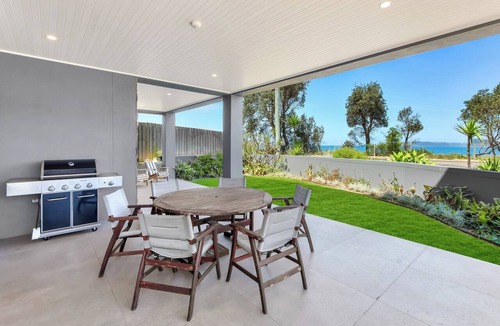 Umina Beach Apartment | Umina Beach-Front Luxury - Air-Con - Alfresco Dining + BBQ - Wi-Fi