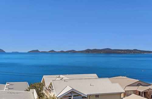 Soldiers Point Apartment | Unbeatable views of the bay!