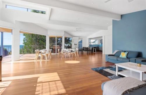Toowoon Bay House | Uncle Bobby's Binburra Beach House
