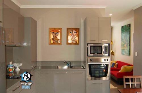 Victor Harbor House | Unique 2Bed Home 100M to Beach
