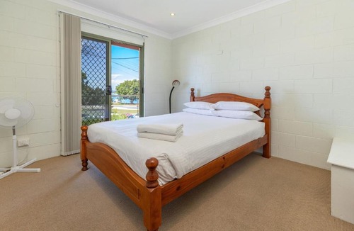 Forster Apartment | Unit 1 of 5 Lake St