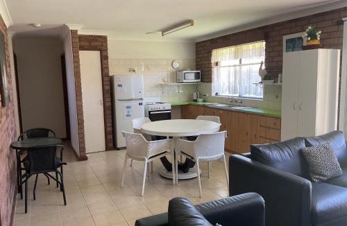 Jurien Bay Ski Chalet | Unit 16, 2 Casuarina Crescent, Ocean Beach Chalets