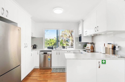 Slade Point House | Unit 2 (Barry) Beachside Mackay