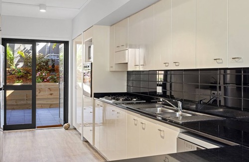 Sunrise Beach Apartment | Unit 2 The Mews, 2 Orealla Crescent, Sunrise Beach