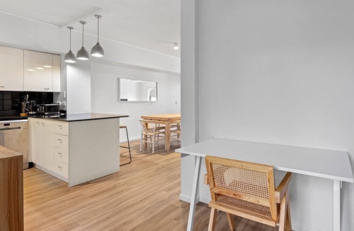 Sunrise Beach Apartment | Unit 2 The Mews, 2 Orealla Crescent, Sunrise Beach